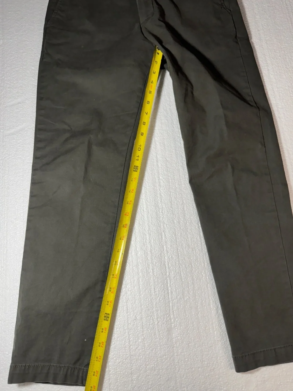 Banana Republic lived-in Men’s Olive Chinos - Classic Straight Fit